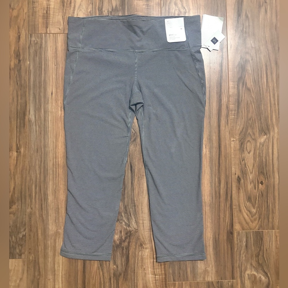 Gap fit leggings gfast capri grey white stripes medium active
